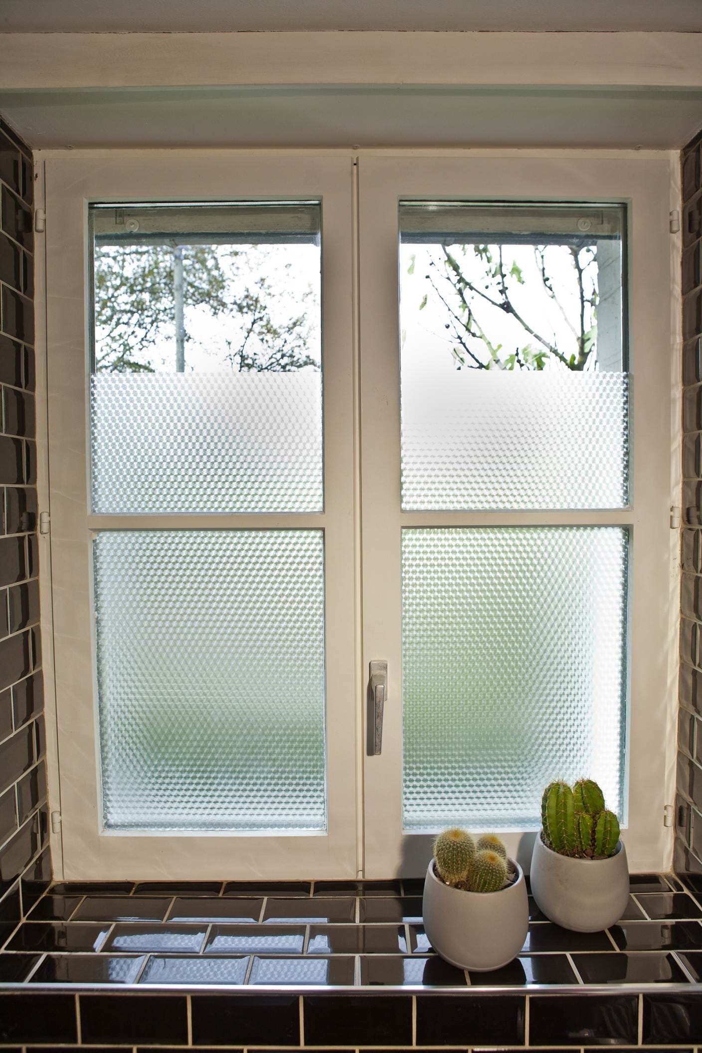 Films vitrostatiques : protection des regards et décoration des vitrages